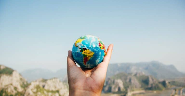 Quels sont les enjeux sociaux liés aux fusions et acquisitions internationales ?