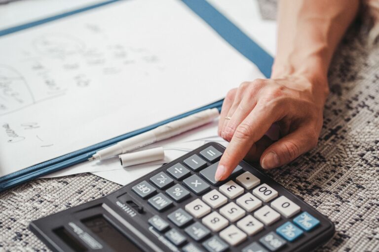 Comment investir dans un contexte économique complexe ?