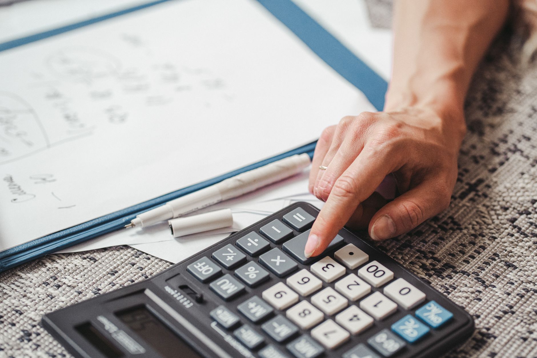 Comment investir dans un contexte économique complexe ?