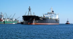 Washington lève ses sanctions sur le pétrole russe et Kiev dénonce une décision indigne